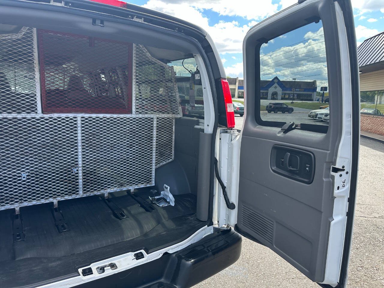 Used 2021 Chevrolet Express 3500 LS RWD image 30