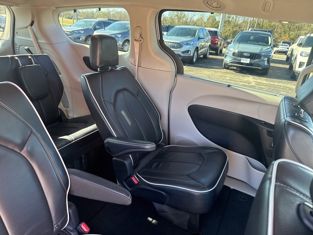 Used 2024 Chrysler Pacifica Limited image 12