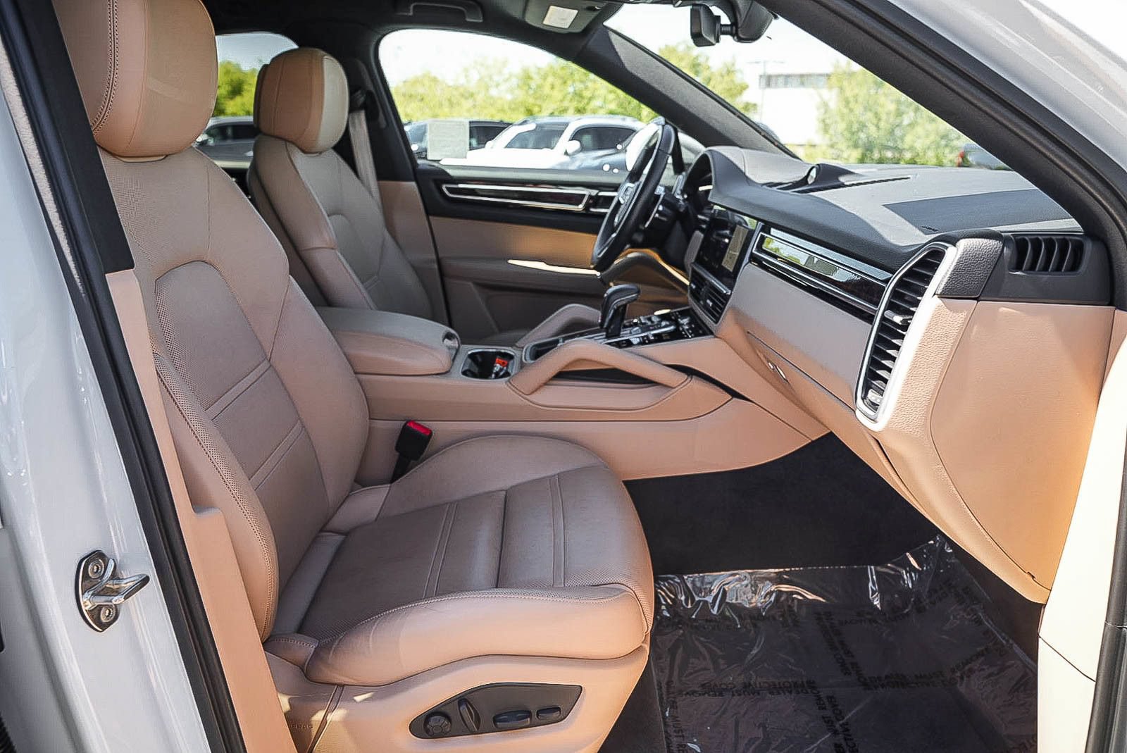 Used 2023 Porsche Cayenne Platinum Edition AWD/4WD image 18
