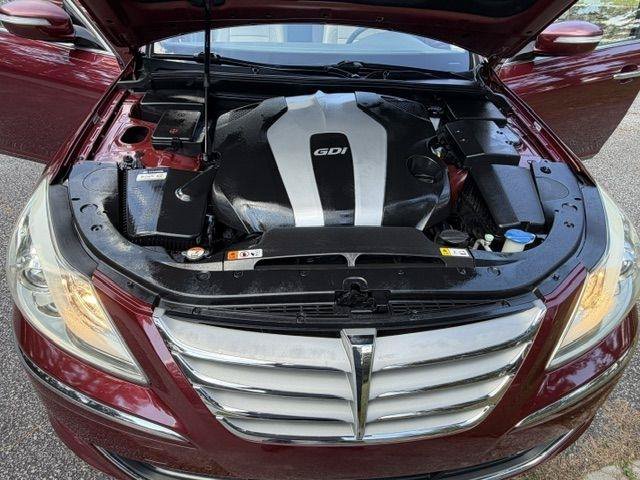 Used 2013 Hyundai Genesis 3.8 w/ Premium Pkg RWD image 16