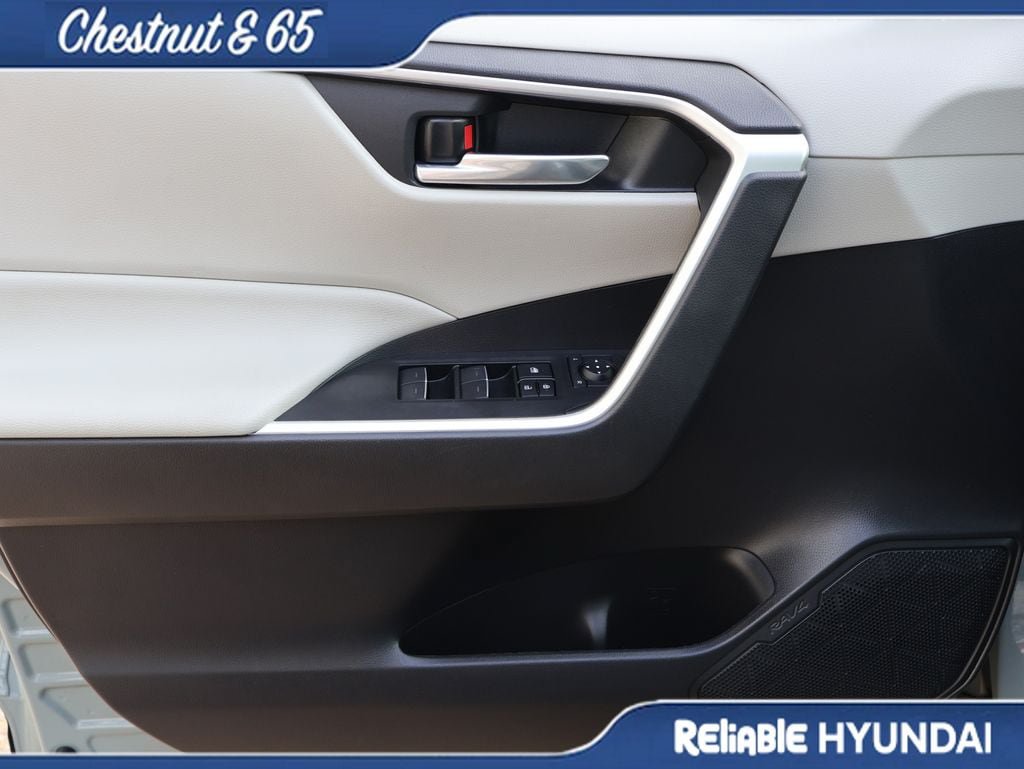 Used 2022 Toyota RAV4 XLE Premium AWD/4WD image 21