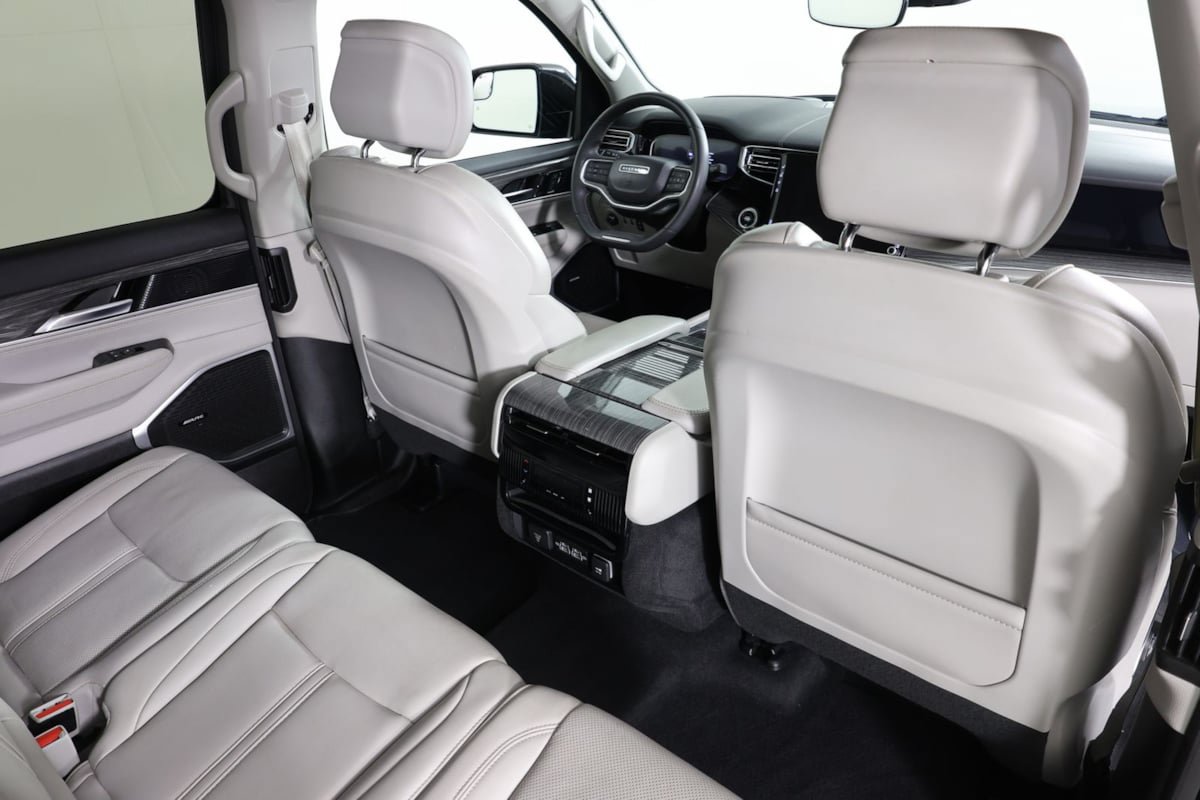 Used 2022 Jeep Wagoneer Series III AWD/4WD image 43