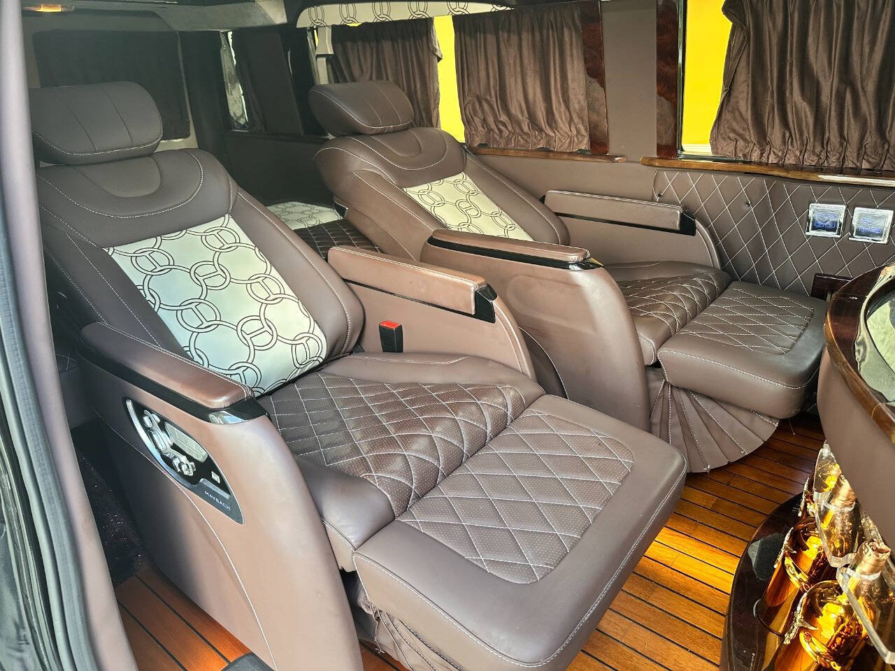 Used 2010 Ford E-350 and Econoline 350 XLT RWD image 4