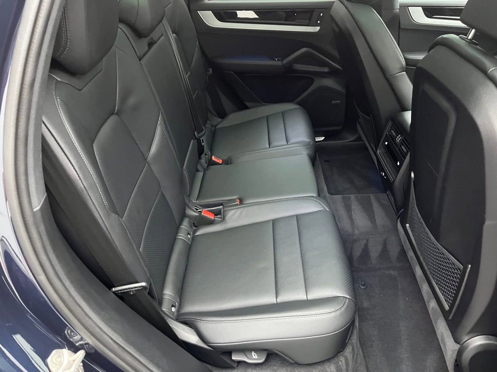 Used 2025 Porsche Cayenne image 28