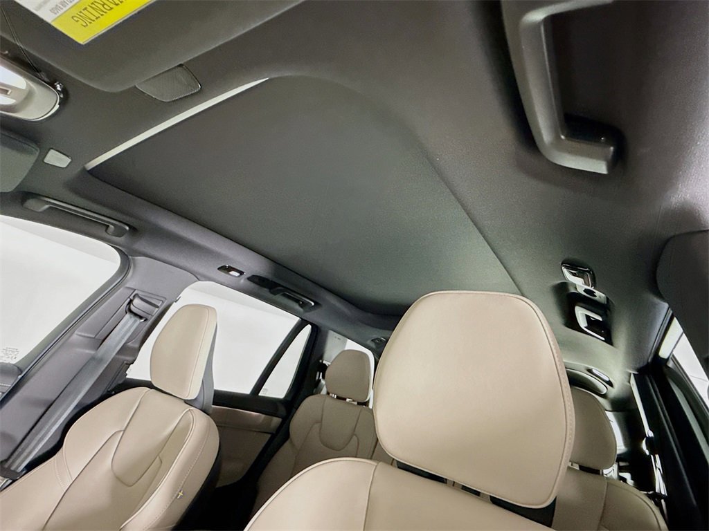 New 2025 Volvo XC90 B6 Plus w/ Protection Package Premier image 23