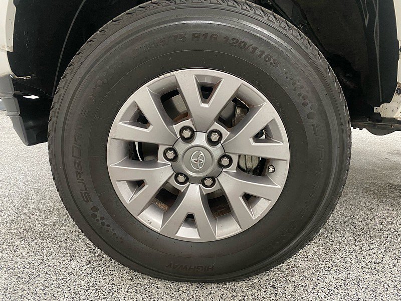 Used 2016 Toyota Tacoma SR5 w/ SR5 Appearance Package (SN) RWD image 19