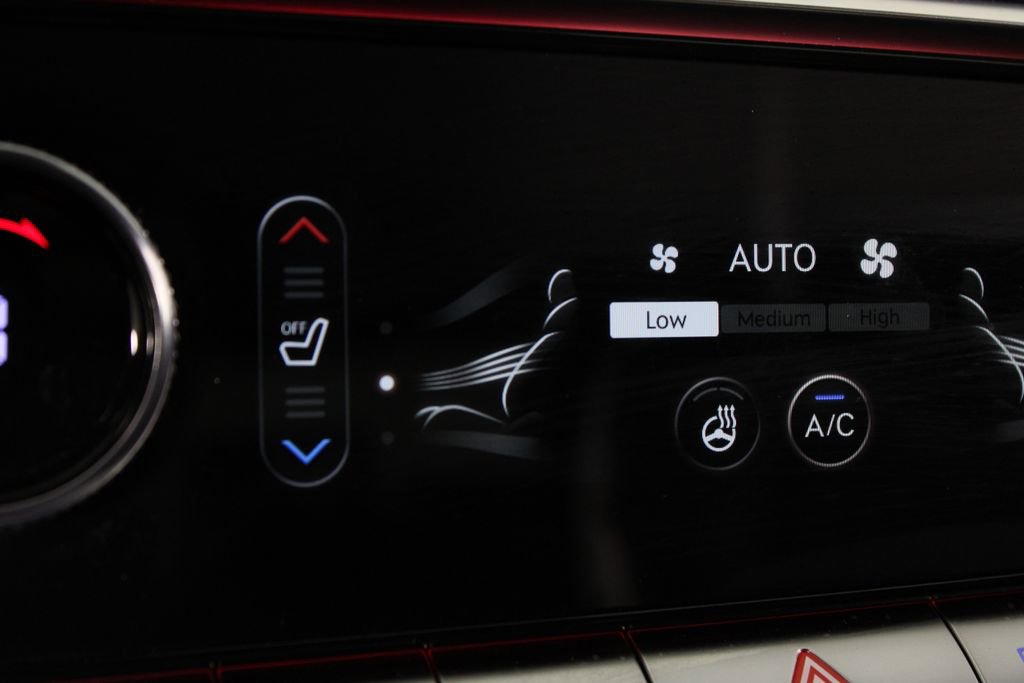 Used 2022 Genesis GV70 3.5T Sport w/ Sport Advanced Package AWD/4WD image 24