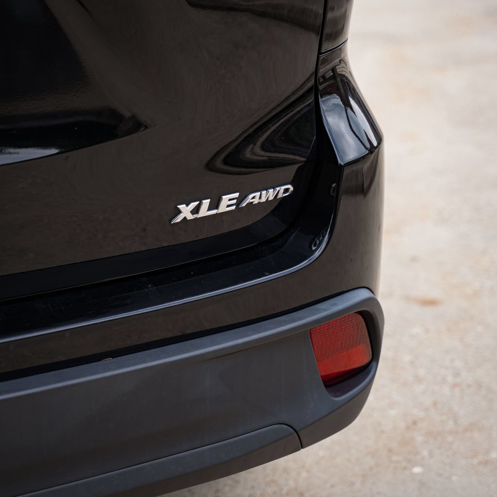 Used 2019 Toyota Highlander XLE AWD/4WD image 5