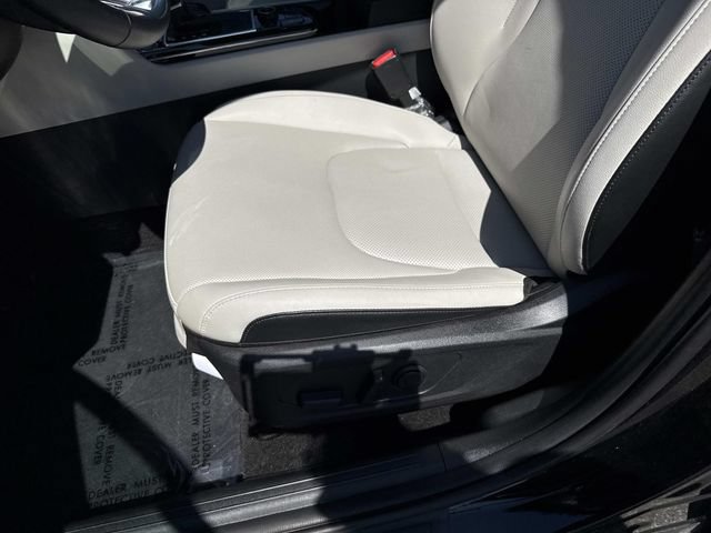 Used 2025 Kia Sportage EX w/ Premium Package FWD image 15