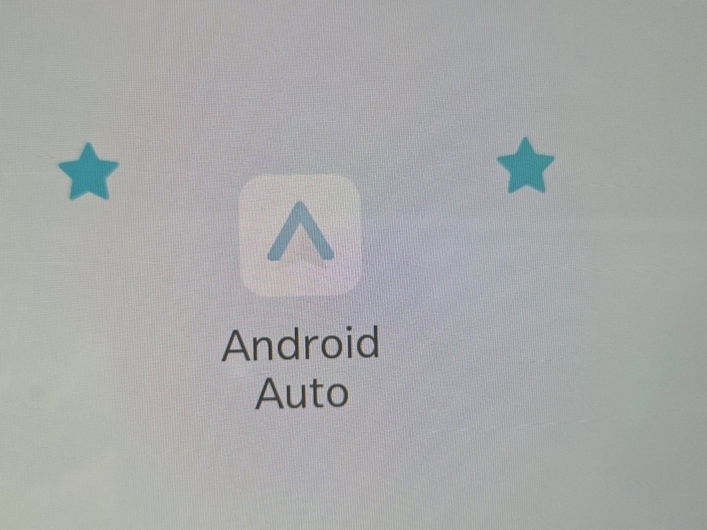 Used 2023 Chrysler Pacifica Limited w/ Uconnect Theater Family Group image 17