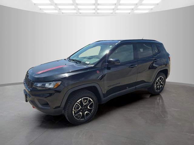Used 2025 Jeep Compass Trailhawk image 5