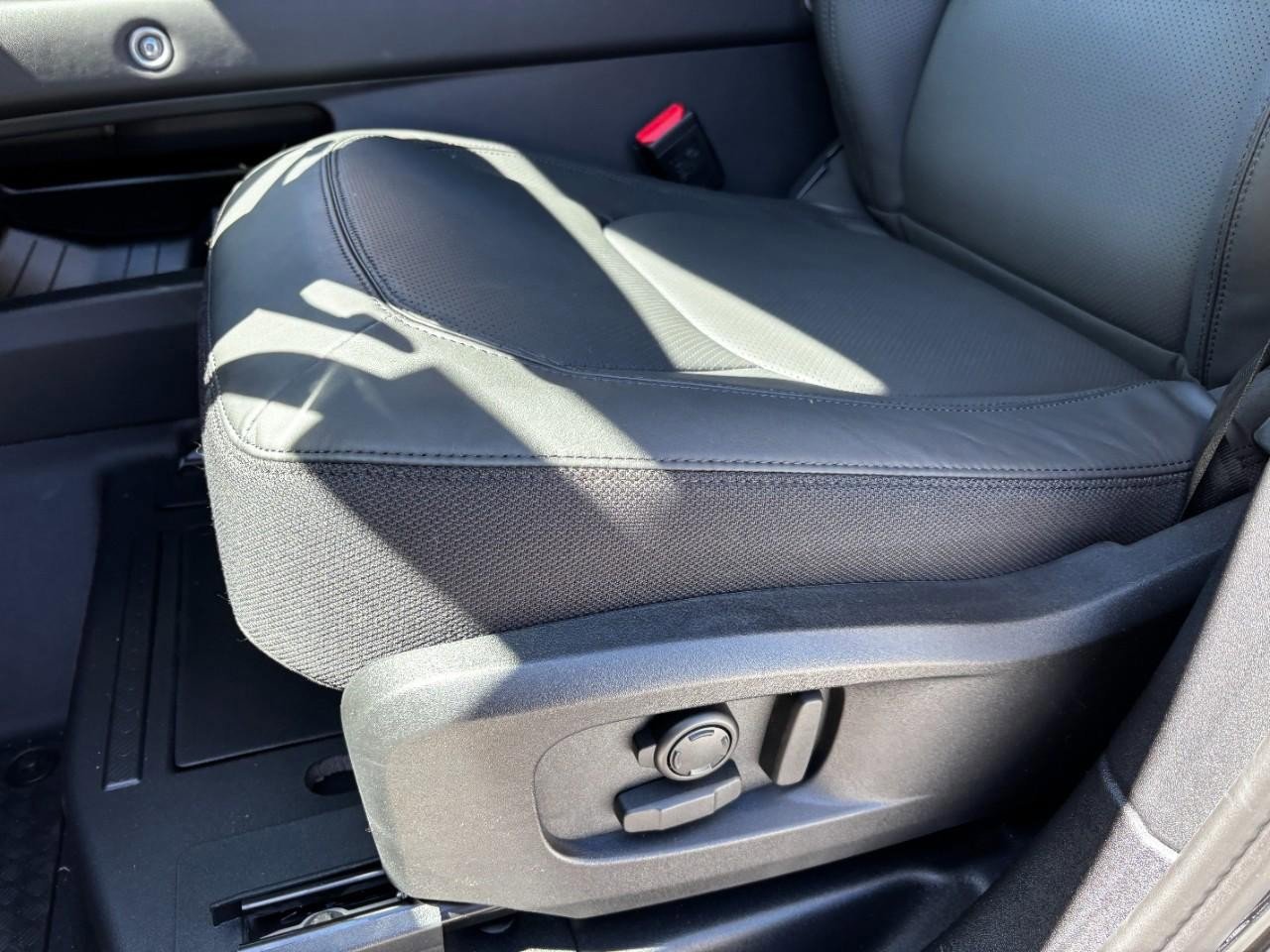 New 2025 Land Rover Defender 110 V8 image 38