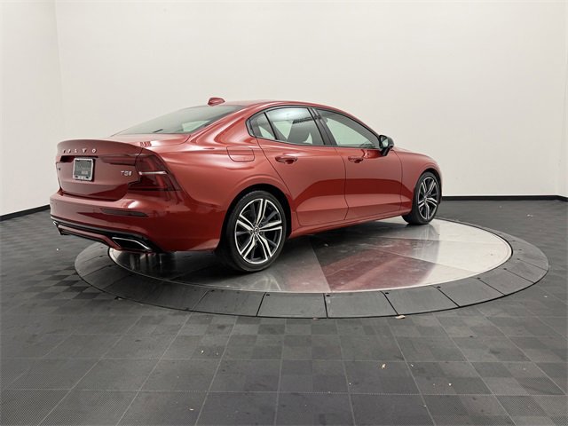 Used 2019 Volvo S60 T5 R-Design image 7