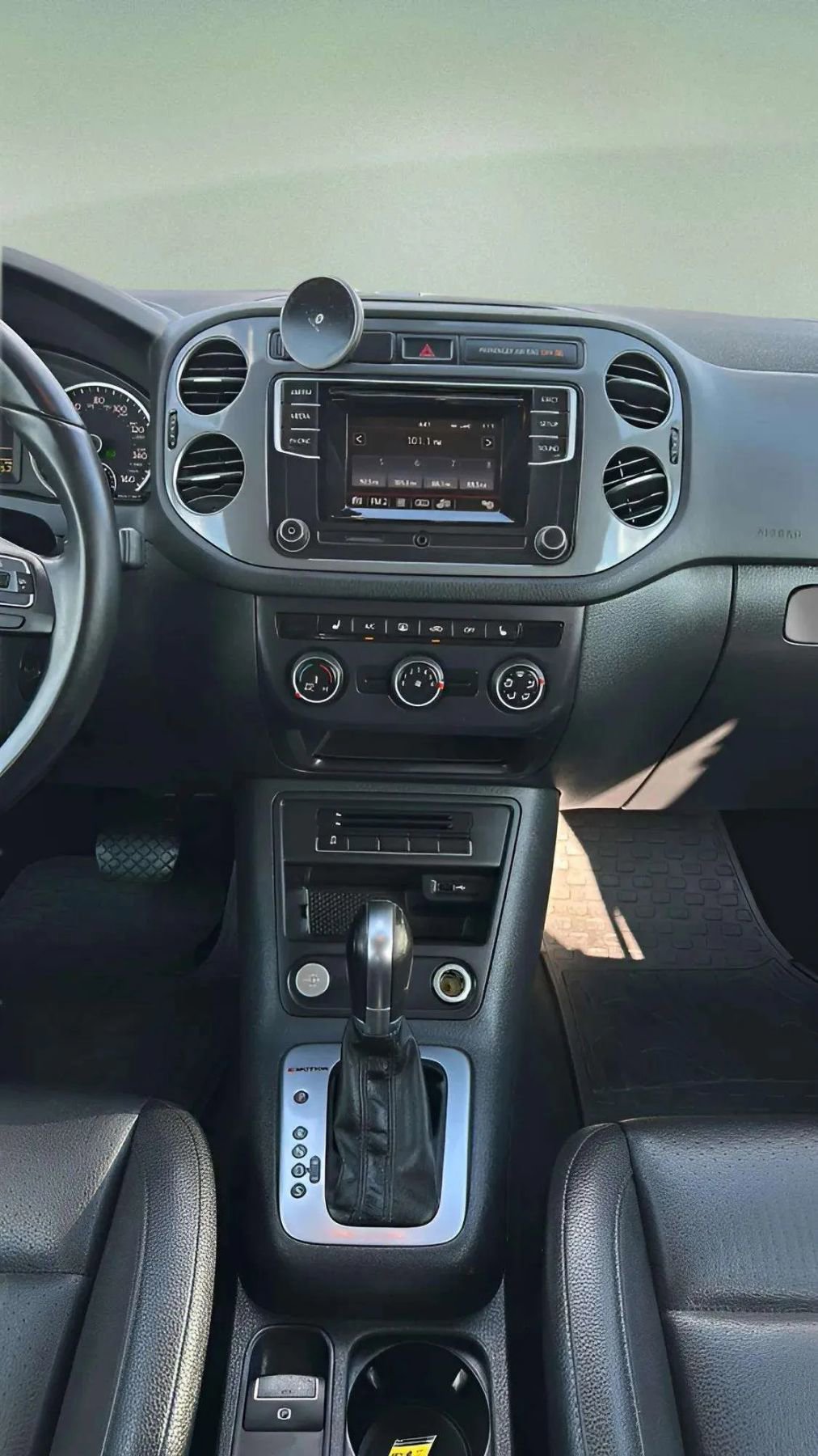 Used 2016 Volkswagen Tiguan S image 27