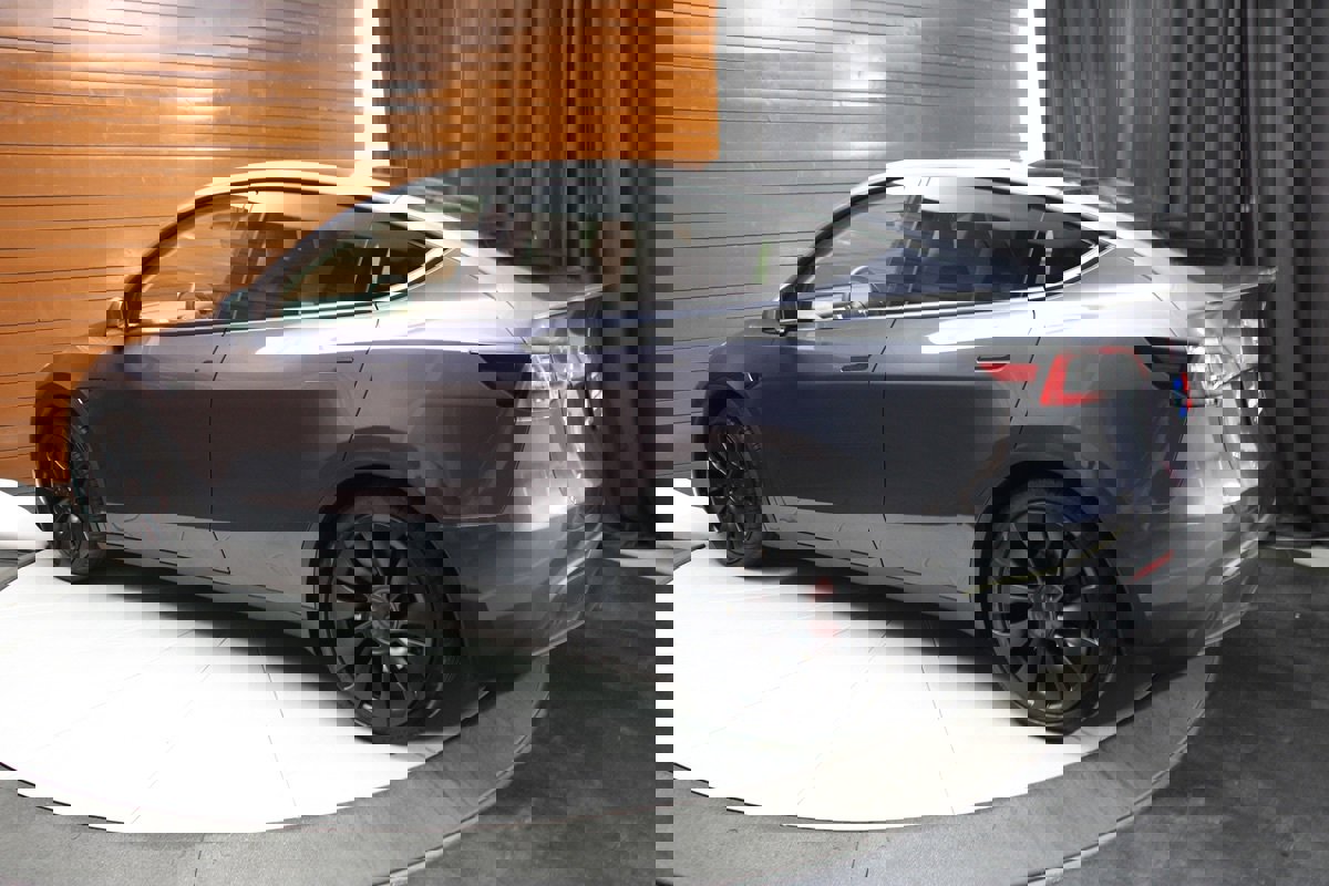 Used 2023 Tesla Model Y Performance image 5