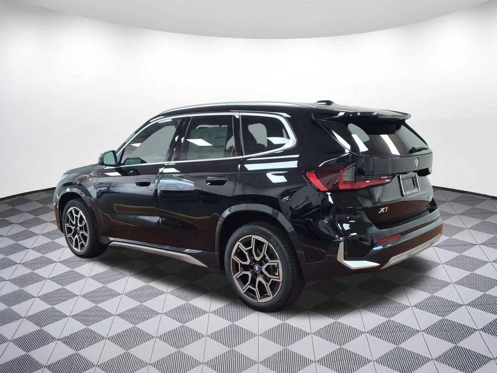 Used 2025 BMW X1 xDrive28i w/ Premium Package image 3