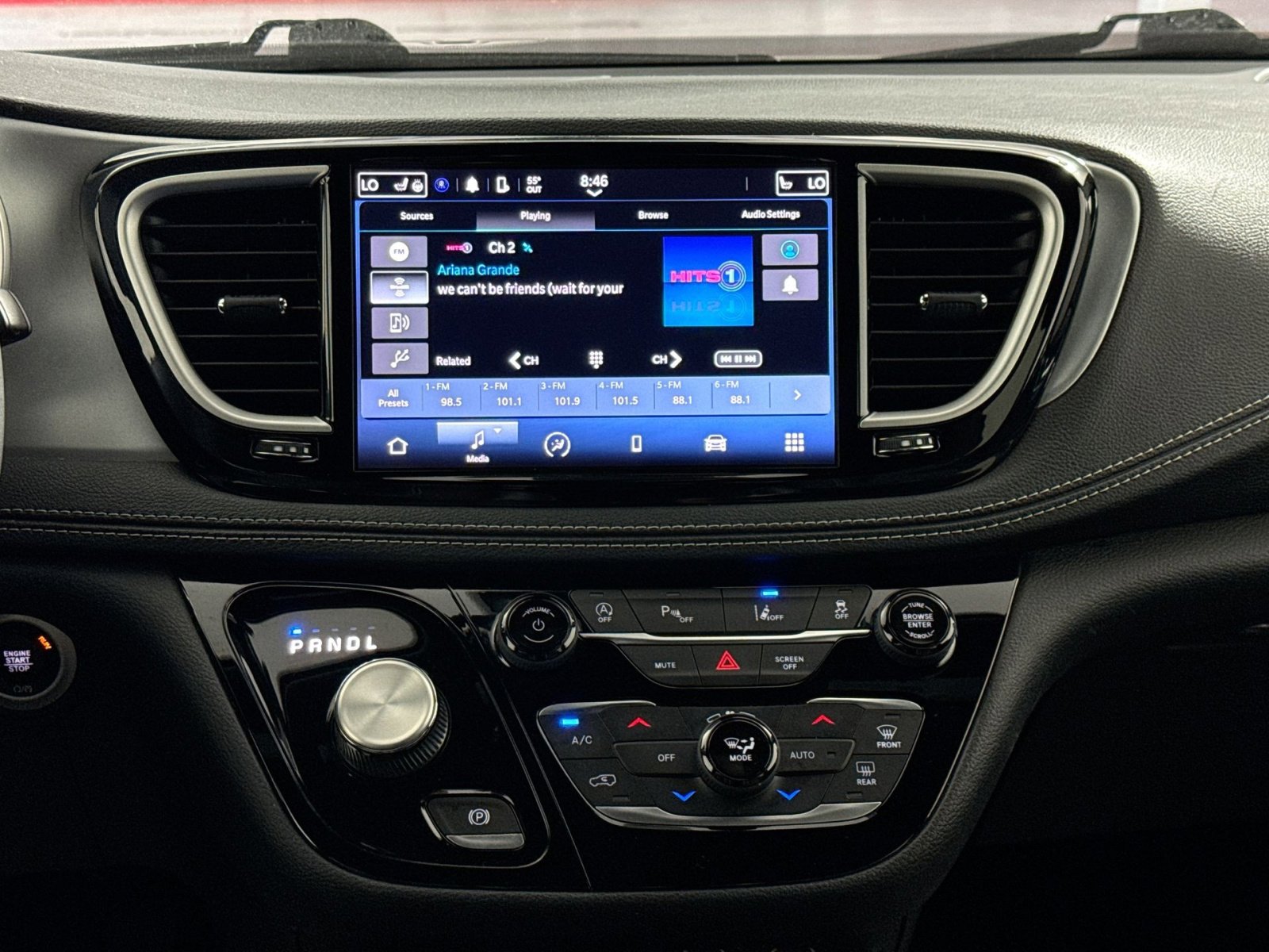 Used 2023 Chrysler Pacifica Touring FWD image 18