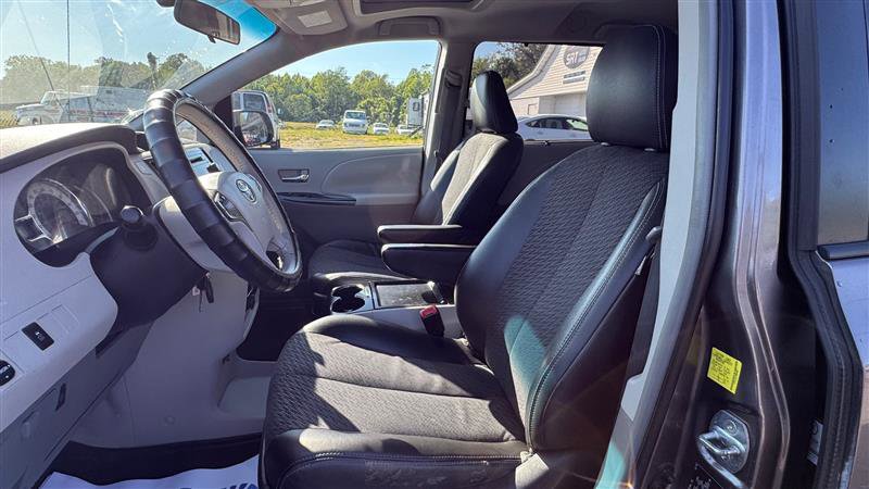 Used 2011 Toyota Sienna SE w/ Preferred Pkg FWD image 33