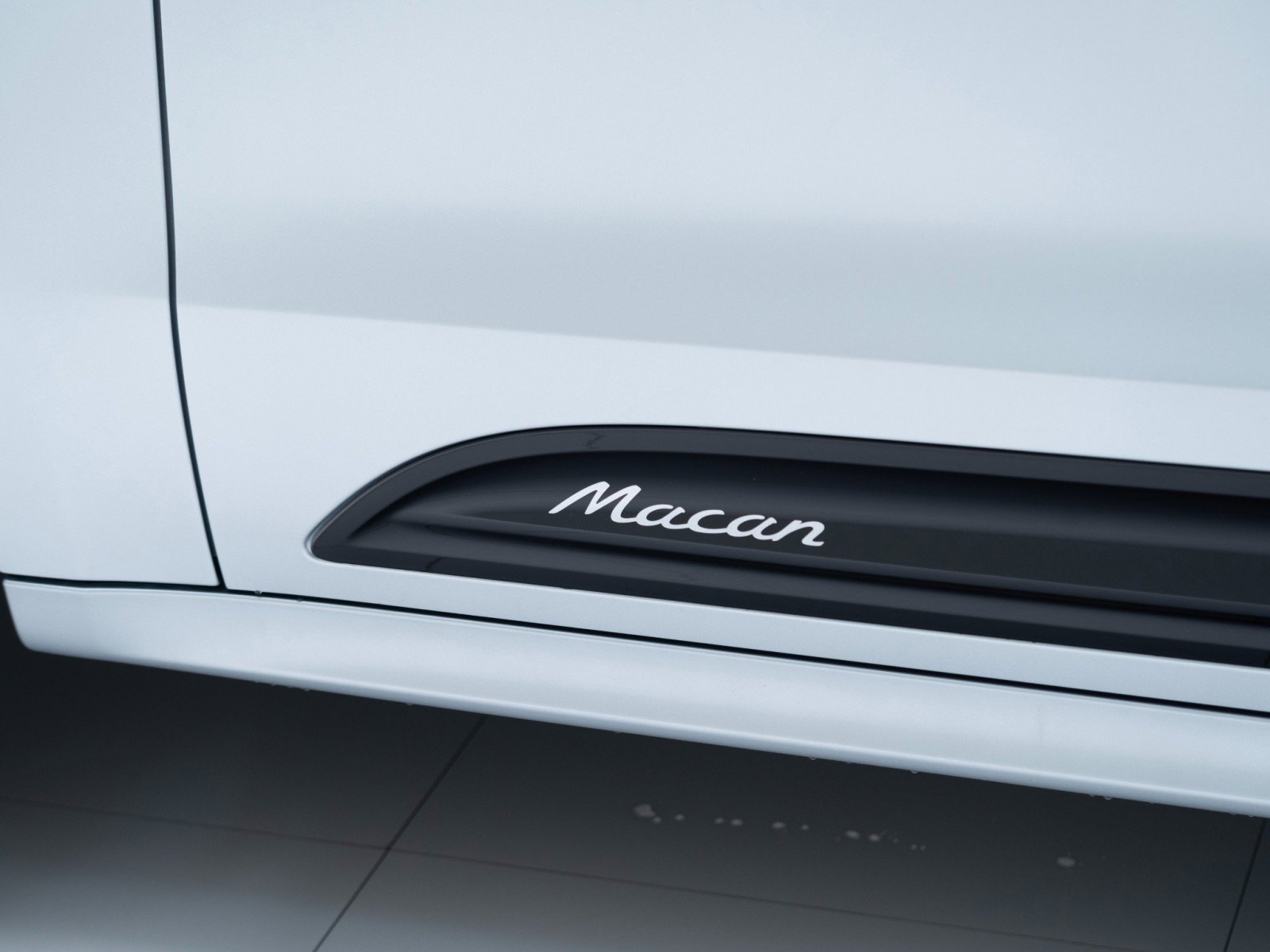 New 2026 Porsche Macan image 13