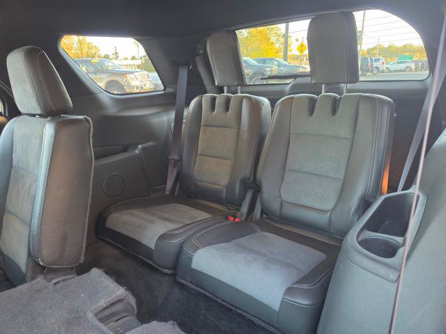 Used 2015 Ford Explorer XLT w/ Equipment Group 202A AWD/4WD image 14