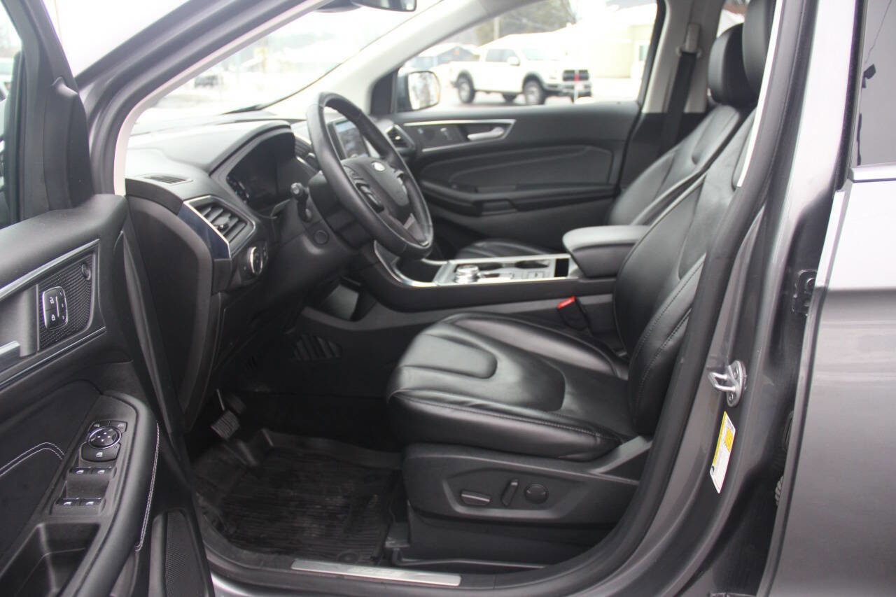 Used 2022 Ford Edge Titanium w/ Equipment Group 301A AWD/4WD image 24