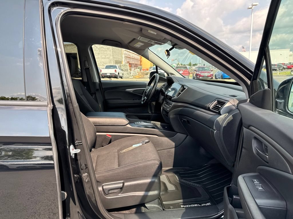 Used 2025 Honda Ridgeline Sport image 38