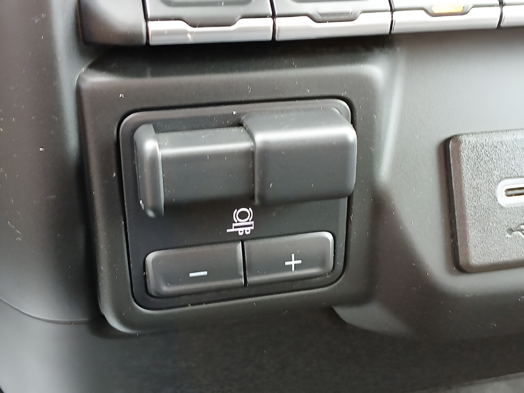 Used 2024 Chevrolet Silverado 1500 Custom AWD/4WD image 22