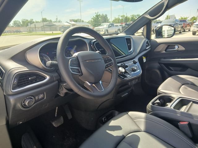 New 2027 Chrysler Pacifica Select FWD image 9