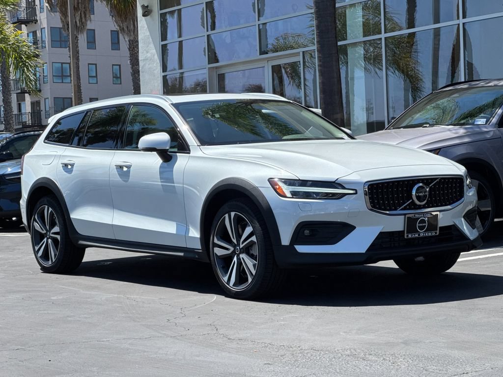 New 2026 Volvo V60 B5 Cross Country Plus w/ Protection Package Premier AWD/4WD image 7
