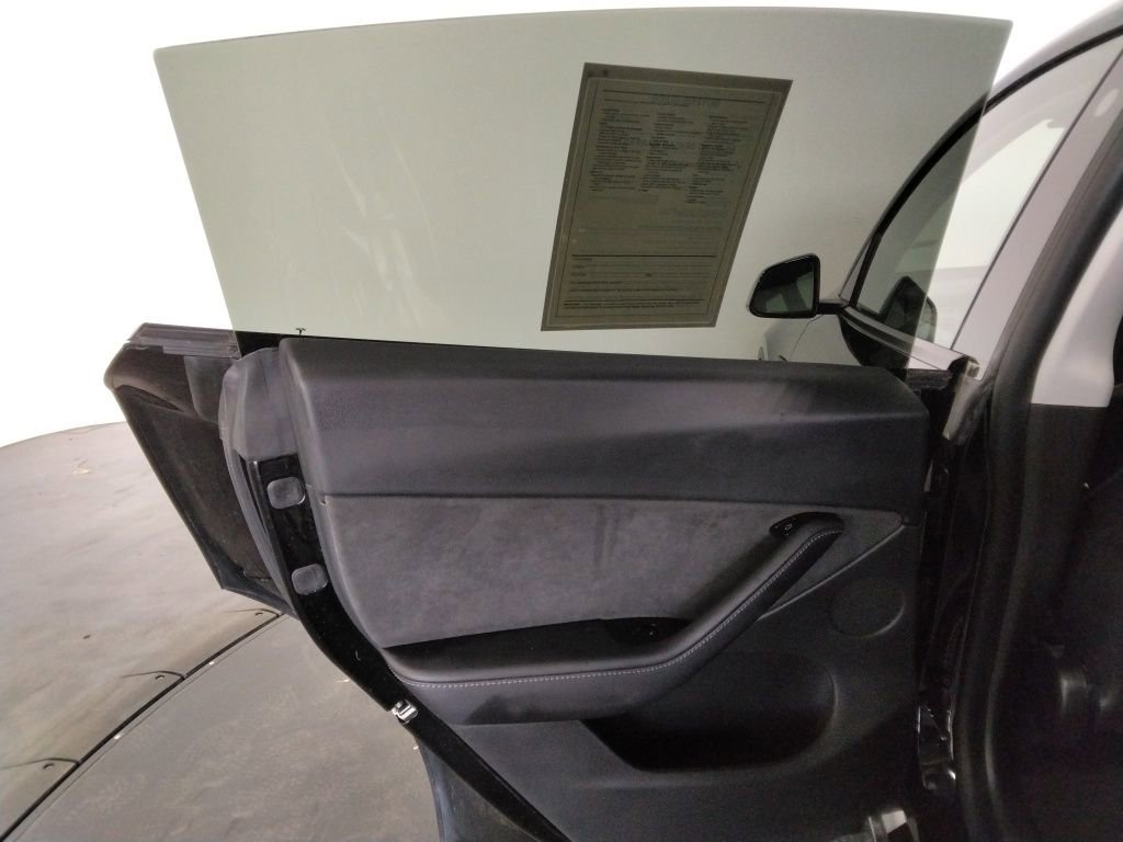Used 2021 Tesla Model Y Long Range image 31