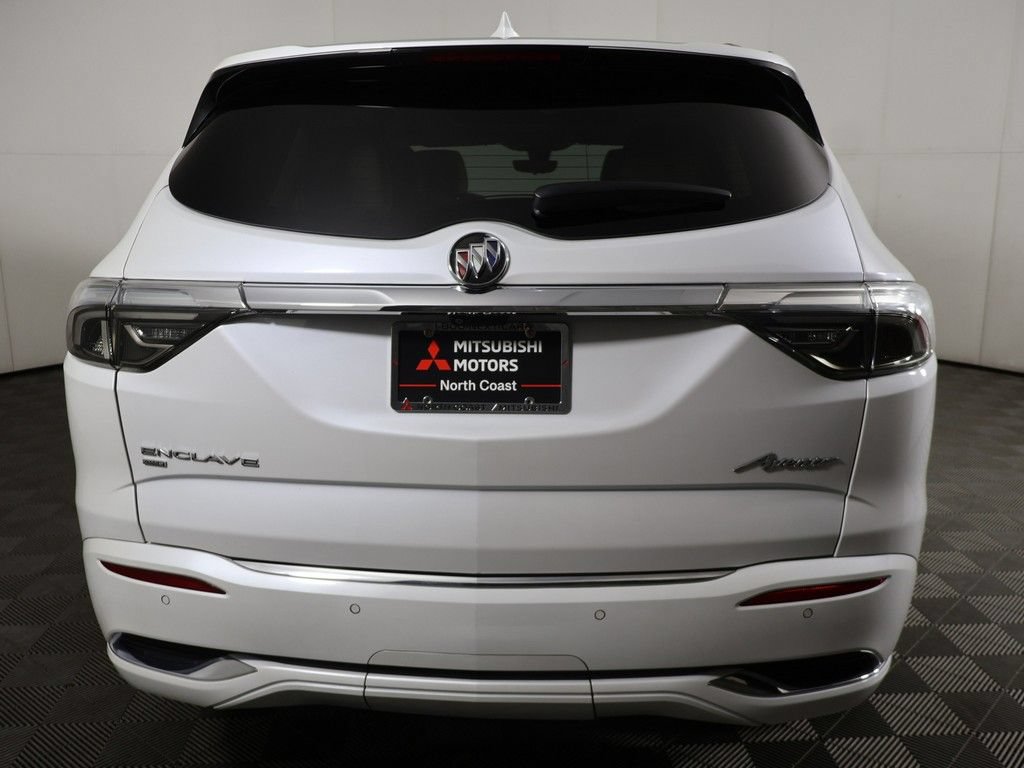 Used 2023 Buick Enclave Avenir w/ Avenir Technology Package AWD/4WD image 16