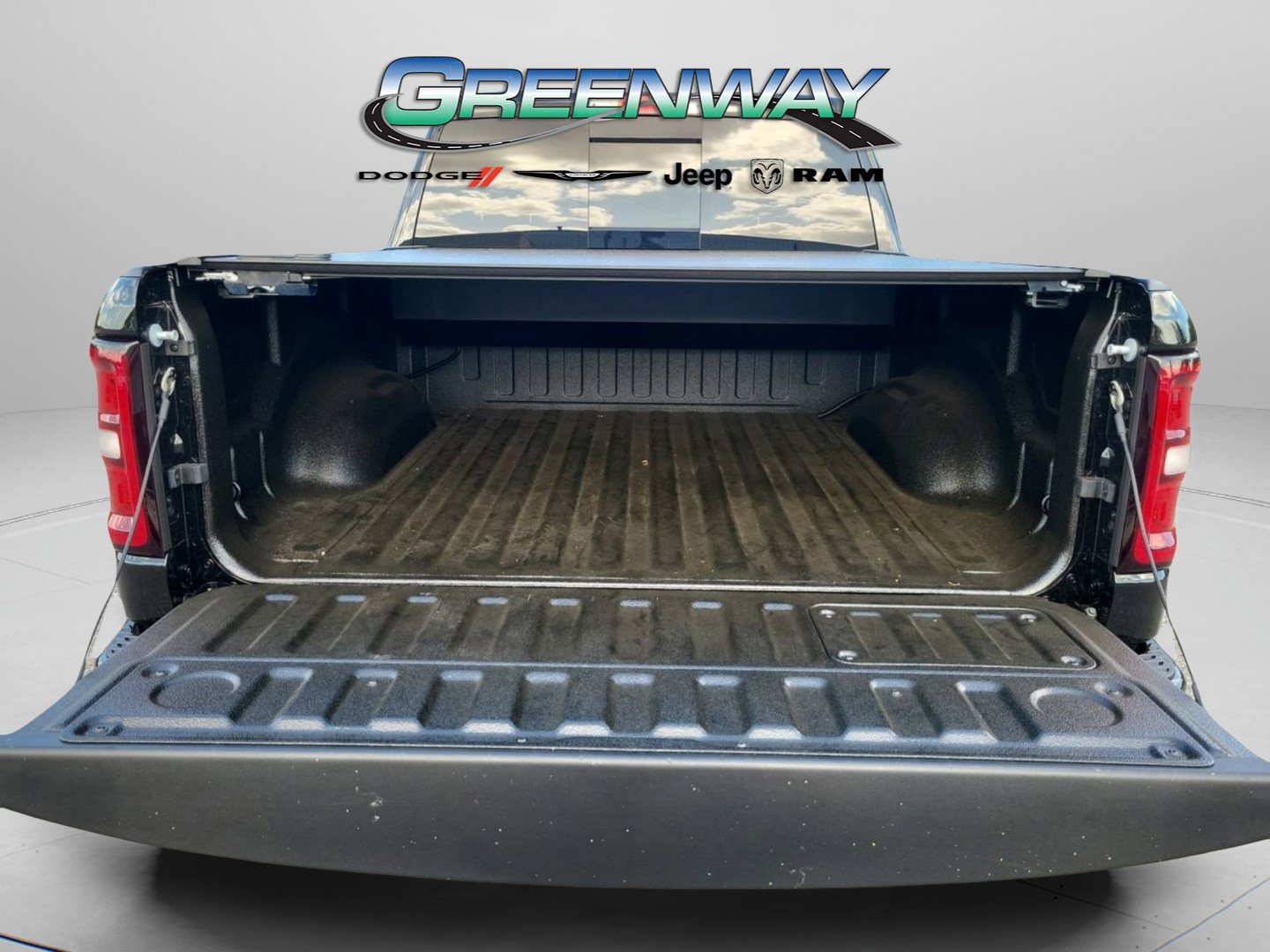 Used 2026 RAM 1500 Laramie AWD/4WD image 28