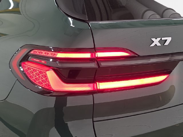 Certified 2025 BMW X7 M60i AWD/4WD image 29