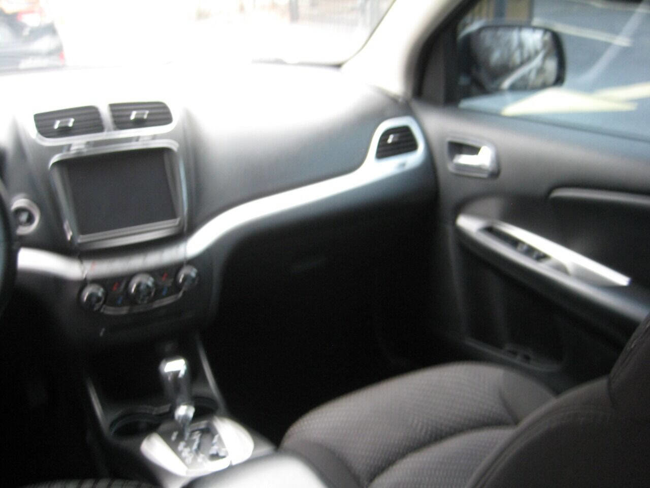 Used 2015 Dodge Journey SXT w/ Flexible Seating Group image 21