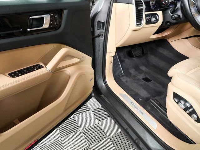 Used 2020 Porsche Cayenne AWD w/ Premium Package Plus image 8