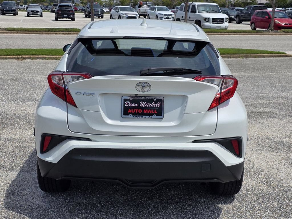 Used 2021 Toyota C-HR XLE FWD image 3