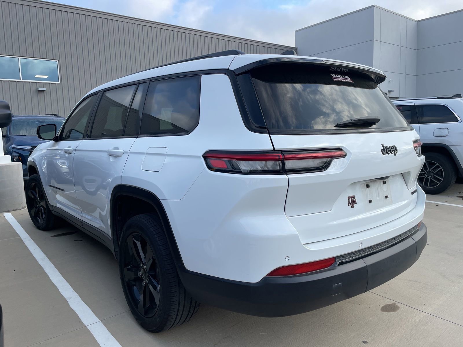 Used 2025 Jeep Grand Cherokee L Limited w/ Black Appearance Package RWD image 5