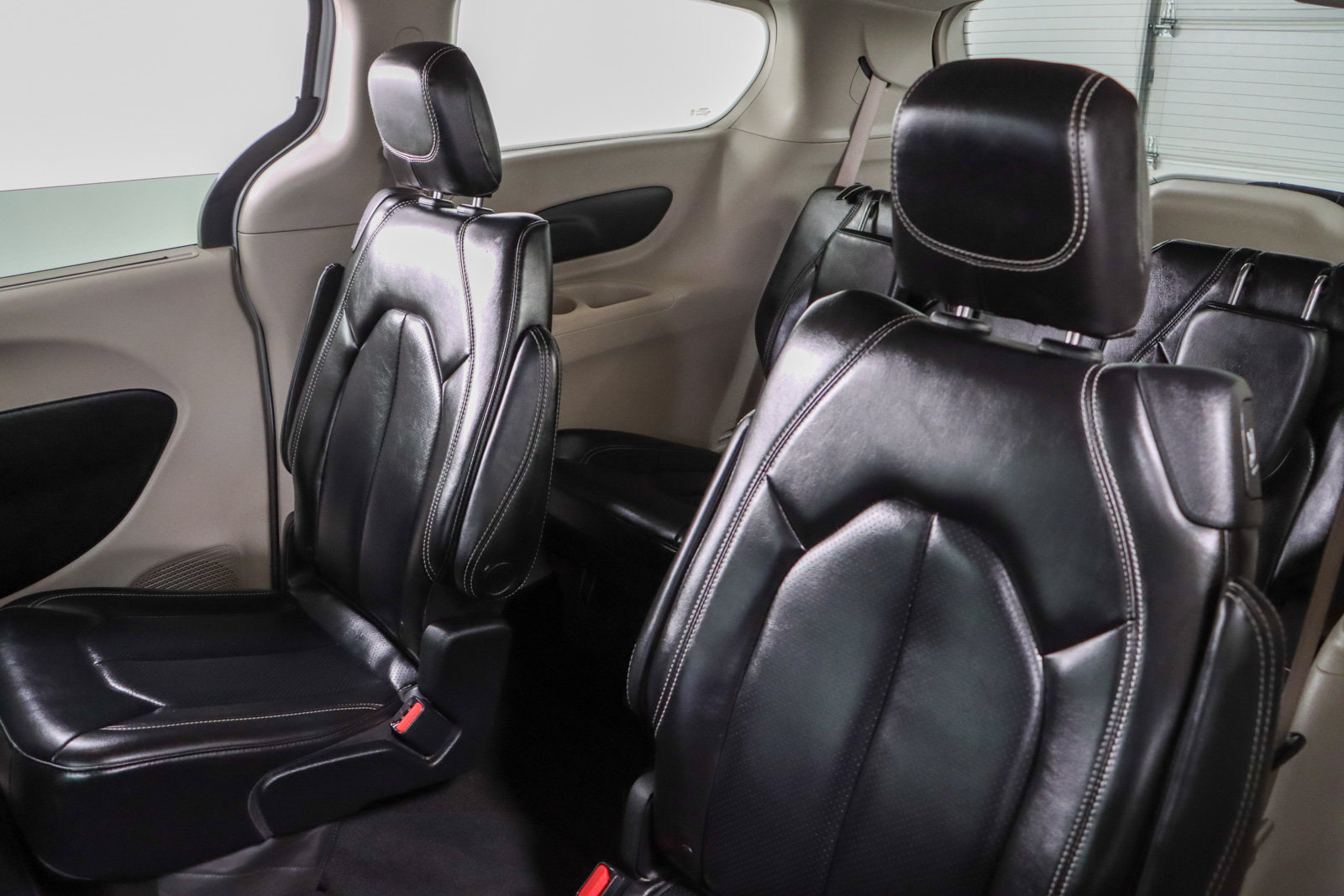 Used 2023 Chrysler Pacifica Touring-L FWD image 25