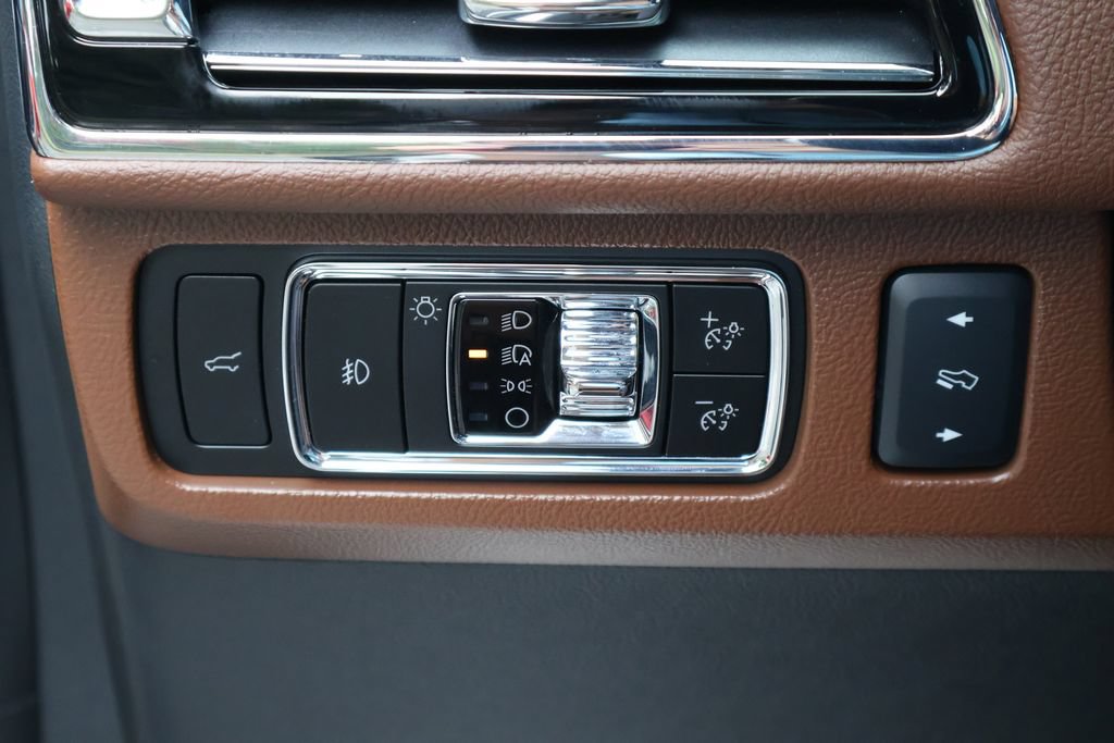 Used 2024 Lincoln Navigator Reserve AWD/4WD image 17