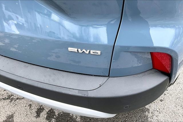 Used 2025 Ford Escape Platinum AWD/4WD image 24