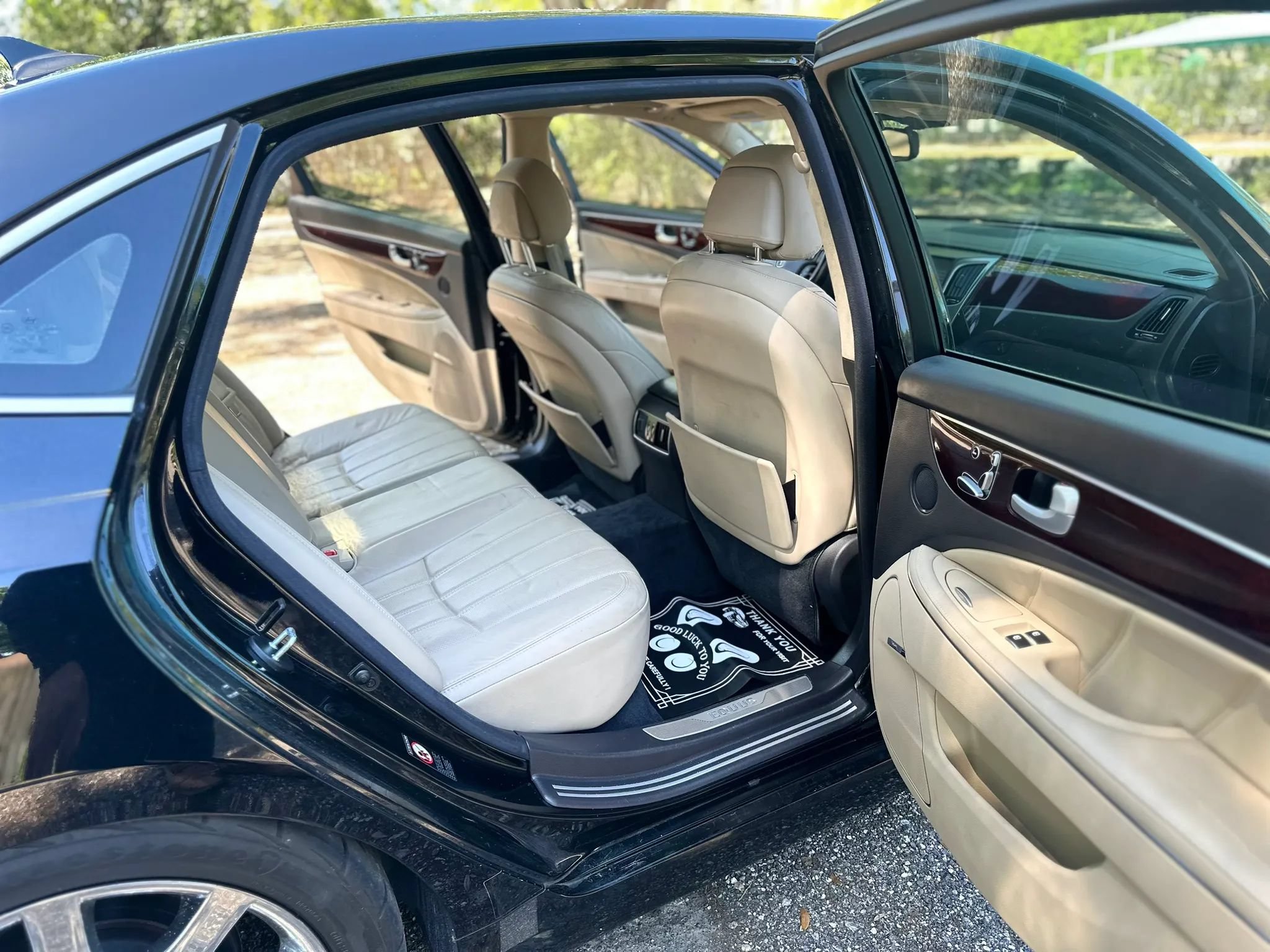 Used 2013 Hyundai Equus Signature RWD image 4