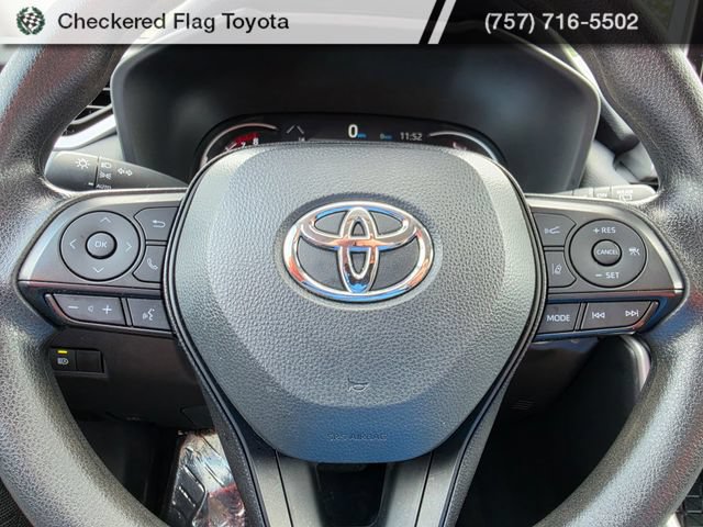 Used 2025 Toyota RAV4 XLE FWD image 12
