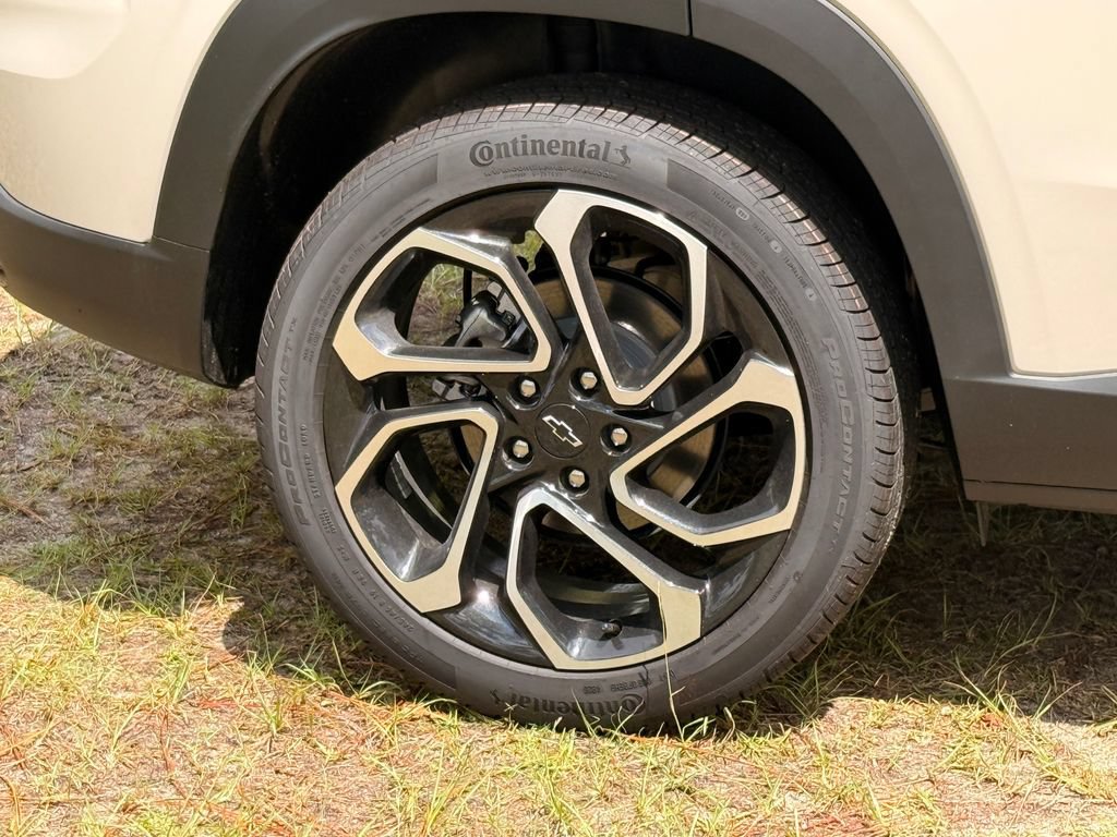 New 2026 Chevrolet Trax RS w/ Sunroof Package FWD image 10
