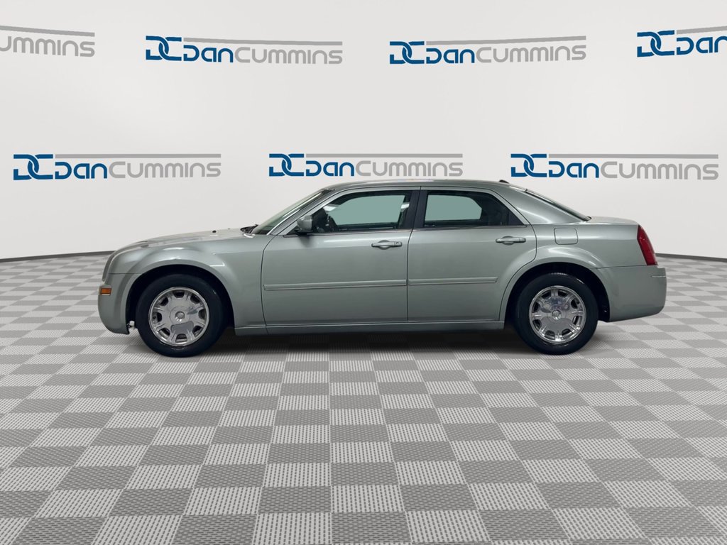 Used 2005 Chrysler 300 Touring RWD image 5