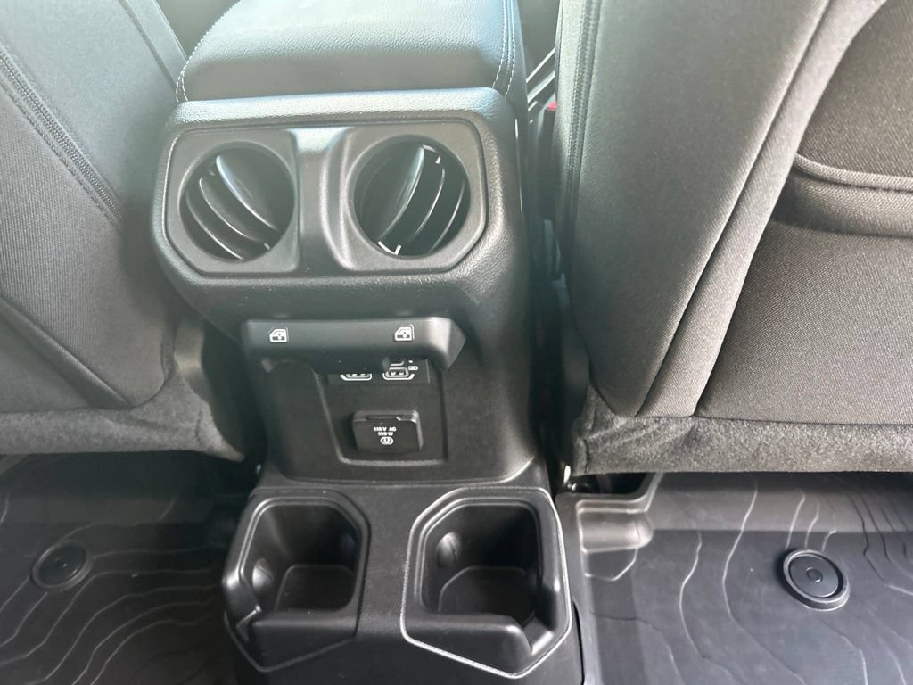 Used 2023 Jeep Wrangler Unlimited Sahara AWD/4WD image 30