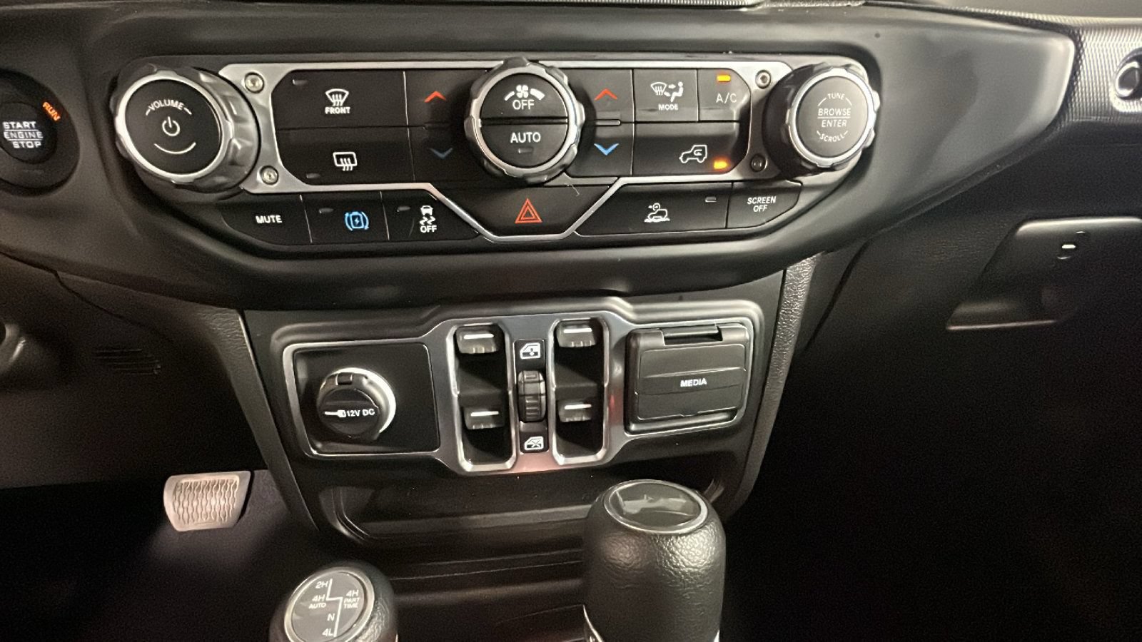 Used 2023 Jeep Wrangler Unlimited AWD/4WD image 25