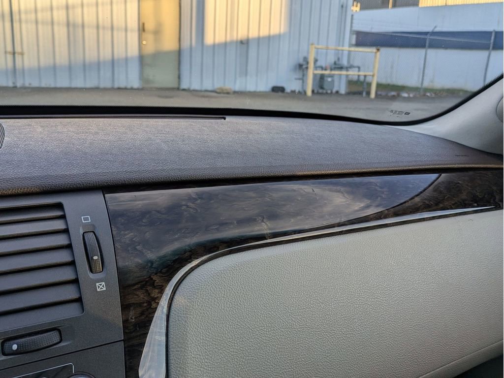 Used 2008 Cadillac DTS w/1SA image 17