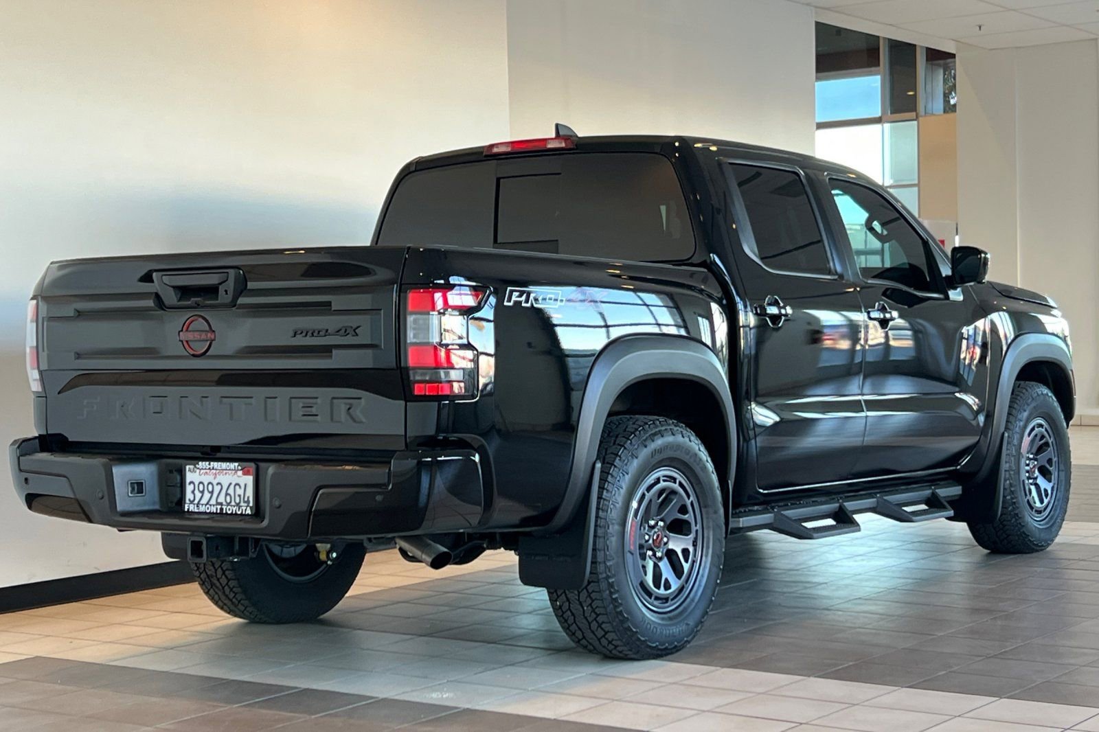 Used 2025 Nissan Frontier PRO-4X w/ Pro Premium Package image 4