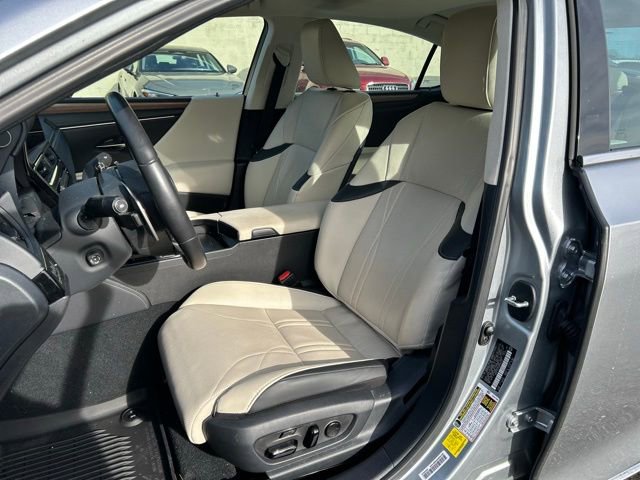 Certified 2024 Lexus ES 300h w/ Luxury Package image 14