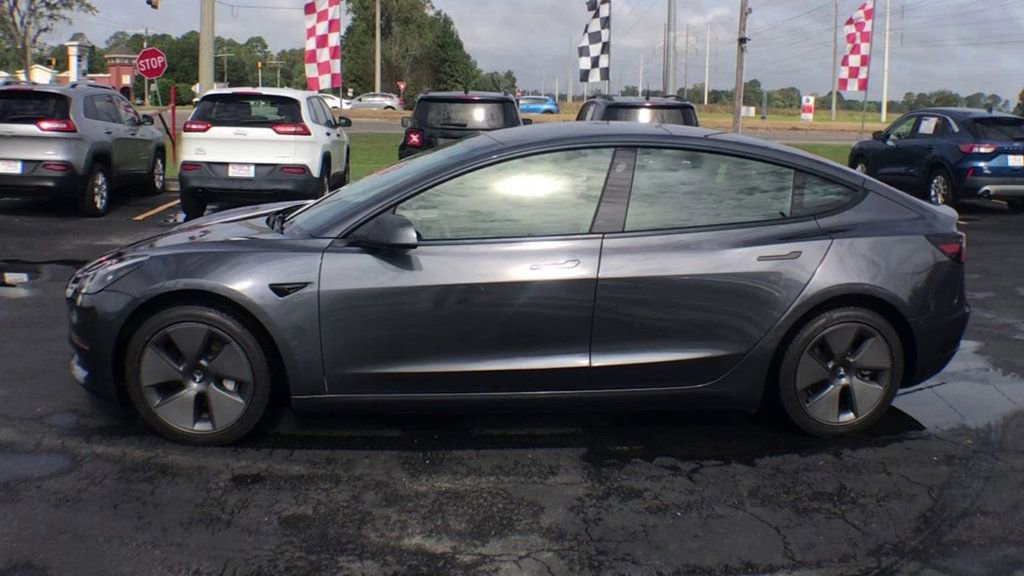 Used 2023 Tesla Model 3 Standard Range image 5